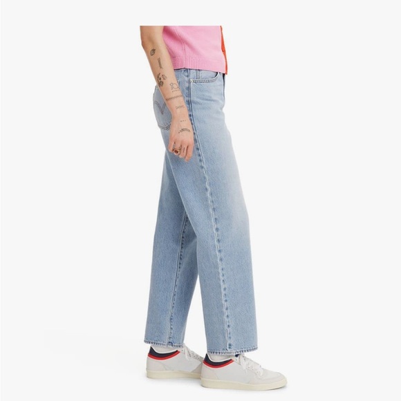 Levi's 94’ Baggy Jeans in Light Wash - Picture 2 of 5